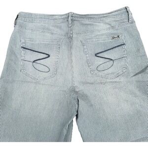 Seven7 Shorts Size 16 Womens Hi-Rise Weekend Bermuda Blue Pinstripe 38 X 11